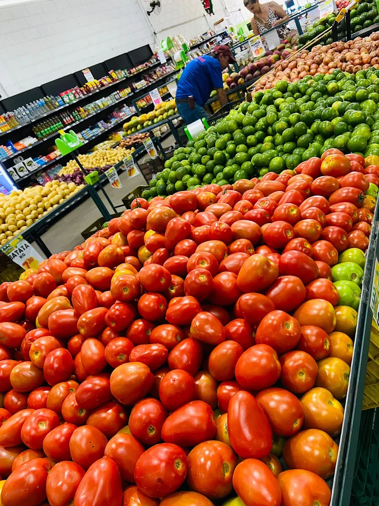 Tomates, limões e cebolas coloridos
